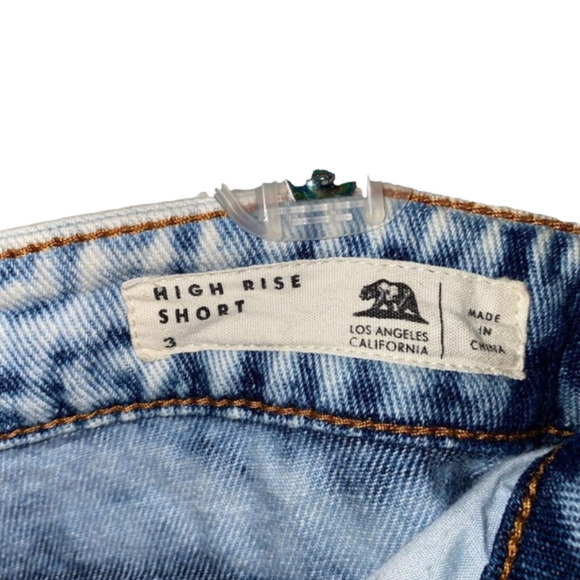 Cute bullhead denim acid washed ripped jeans shorts with frayed bottoms SIZE 3 - Picture 3 of 4